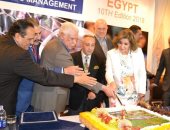 تكريم حسن شحاتة فى حفل افتتاح برنامج الإدارة الرياضية بجامعة القاهرة