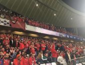 شاهد.. جماهير الأهلى تقف حدادا فى الدقيقة 74 أمام المصرى