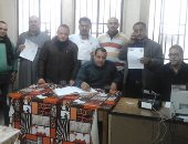 صور.. أهالى أبو كبير بالشرقية يوثقون 1600 توكيل لتأييد السيسي 