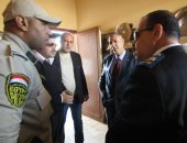 صور.. رئيس مدينة أبورديس بجنوب سيناء يتفقد مطعم الحراسات المشددة