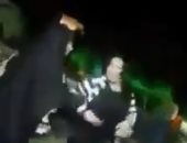 فيديو.. الشرطة النسائية بإيران تعتدى بالضرب على فتاة لعدم ارتدائها الحجاب