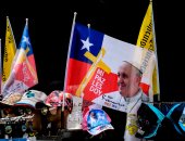 صور.. تشيلى تتزين بأعلام لـ"بابا الفاتيكان" قبل زيارته بساعات