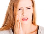 متى تكون تقرحات الفم علامة على مشكلات في المعدة؟ اعرف طرق العلاج