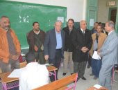 صور.. محافظ المنيا يتفقد لجان امتحانات الشهادة الاعدادية