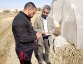 توجيه إنذارات لأصحاب الأراضى الغير مستغلة فى قرى الموهوب بالداخلة