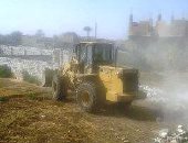 صور .. إزالة 10 حالات تعدى على الأراضى الزراعية بمدينة البلينا
