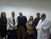 خبير جراحة مخ وأعصاب يوقع الكشف الطبى على المرضى بمستشفى مطروح اليوم وغدا