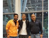 مؤمن زكريا ينشر صورة لمغادرته مطار القاهرة: توكلنا على الله إلى جده