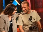 شاهد.. شريف منير ينشر صورة مع ابنته ويعلق: أنا والبكرية