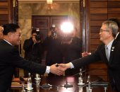 صور..كوريا الجنوبية تبحث مع نظيرتها الشمالية المشاركة بالدورة الأولمبية