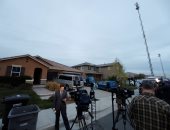 صور.. الشرطة الأمريكية توجه تهمة التعذيب لرجل وزوجته احتجزا أبناءهما الـ 12 بمنزلهما