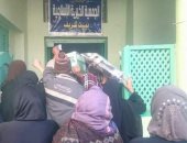 تضامن الدقهلية توزيع 350 بطانية وكرتونة إعانة لمستحقيها بالمنزلة