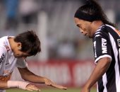 نيمار يودع رونالدينيو على طريقة الأساطير