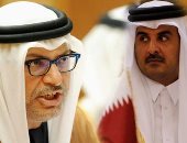 أنور قرقاش: وفود صحفية مدفوعة الأجر للمشاركة باحتفالات قطر بعام على العزلة