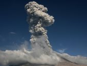 صور..ثوران بركان جبل "سينابونج" مجددا فى إندونيسيا شمال جزيرة سومطرة