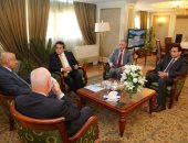 وزير التعليم العالى يبحث مع مدير عام منظمة الإيسيسكو آليات التعاون 