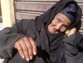 فيديو وصور.. مأساة مسنة بالمنيا تبحث عن شقة تؤويها من برد الشتاء
