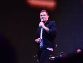 أهم 10 بوستات اليوم.. الهضبة يشارك جمهوره بصورة من حفله الأخير