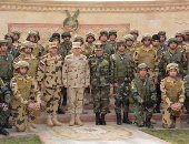 الفريق محمد فريد يلتقى مقاتلى الوحدات الخاصة من الصاعقة والمظلات