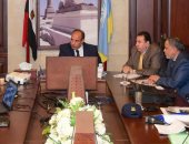 محافظ الإسكندرية يناقش مشروعات حماية الشواطئ