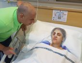 وائل جمعة ينشر صورة ابنته فى المستشفى.. ويعلق: ألف سلامة عليكى يا بيبو