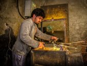 صورة اليوم.. حنى بالشحم إيدك.. عملك يصبح وليدك