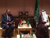 سامح شكرى والجبير يتفقان على مواصلة التشاور حفاظًا على الأمن القومى العربى