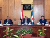 وزير البترول يطالب بتطوير مشروعات البتروكيماويات.. والعمل على جذب الاستثمار