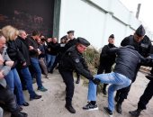 صور.. اشتباكات واعتقالات بين الشرطة الفرنسية وحراس السجون