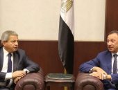 وزير الرياضة يلتقى رئيس النادى الأهلى