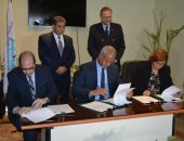 وزير البيئة يشهد مراسم توقيع مشاريع خفض استهلاك المواد الضارة لطبقة الأوزون