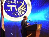 صور.. السيسي للمصريين:العين على مصر.. محدش يحاول يغير البوصلة ويشوشر ويلهينا