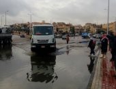 تواجد سيارات شفط بجميع المحاور لسحب مياه اﻷمطار بالقاهرة والجيزة