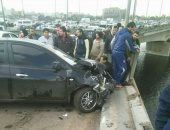 قارئ يشارك بصور من حادث سقوط ميكروباص من كوبرى الساحل فى النيل وتوقف المرور