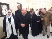 صور.. محافظ بورسعيد يطالب بحسن معاملة نزلاء مستشفى الصحة النفسية