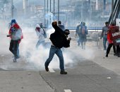 صور.. اشتباكات عنيفة بين شرطة هندوراس ومحتجين على إعادة انتخاب هيرنانديز 