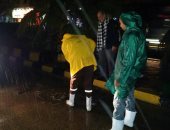 صور.. أمطار غزيرة بالإسكندرية.. وسيارات الكسح تسحب المياه من الشوارع