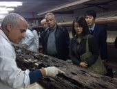 صور.. رئيس منظمة الجايكا اليابانية يتفقد  أعمال الترميم بمركب خوفو الثانية