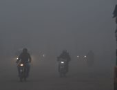 صور.. موجة من الضباب الدخانى تضرب الهند وباكستان وتؤدى إلى حجب الرؤية