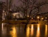 صور.. منسوب المياه فى نهر السين بباريس يبلغ ذروته