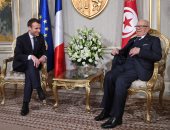 صور.. الرئيس الفرنسى يصل تونس فى زيارة رسمية