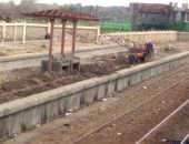 صور.. استكمال أعمال التطوير بمحطة قطار شطانوف بعد توقفها 10 أشهر