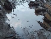 قارئ يشكو انفجار ماسورة مياه بأحد شوارع منطقة مطار إمبابة منذ 3 أيام