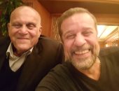 شريف منير يعلق على صورته مع مجدى يعقوب: "مع الإنسانية كلها"