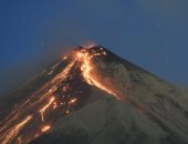 صور.. بركان "فويجو" يثور من جديد وينثر الرماد والحمم فى جواتيمالا