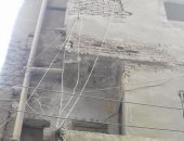 عقار آيل للسقوط يهدد حياة سكان شارع الجلاء ببنى مزار فى المنيا