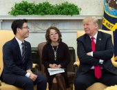 صور.. الرئيس الأمريكى يستقبل منشقين عن نظام كوريا الشمالية بالبيت الأبيض 