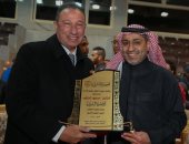 صور.. الشباب السعودى يمنح الخطيب العضوية الشرفية للنادى
