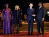 صور.. ماكرون يصل السنغال فى زيارة تركز على دعم التعليم والبيئة