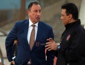 الخطيب يبحث مع البدرى ملفات الأهلى "بين السما والأرض"